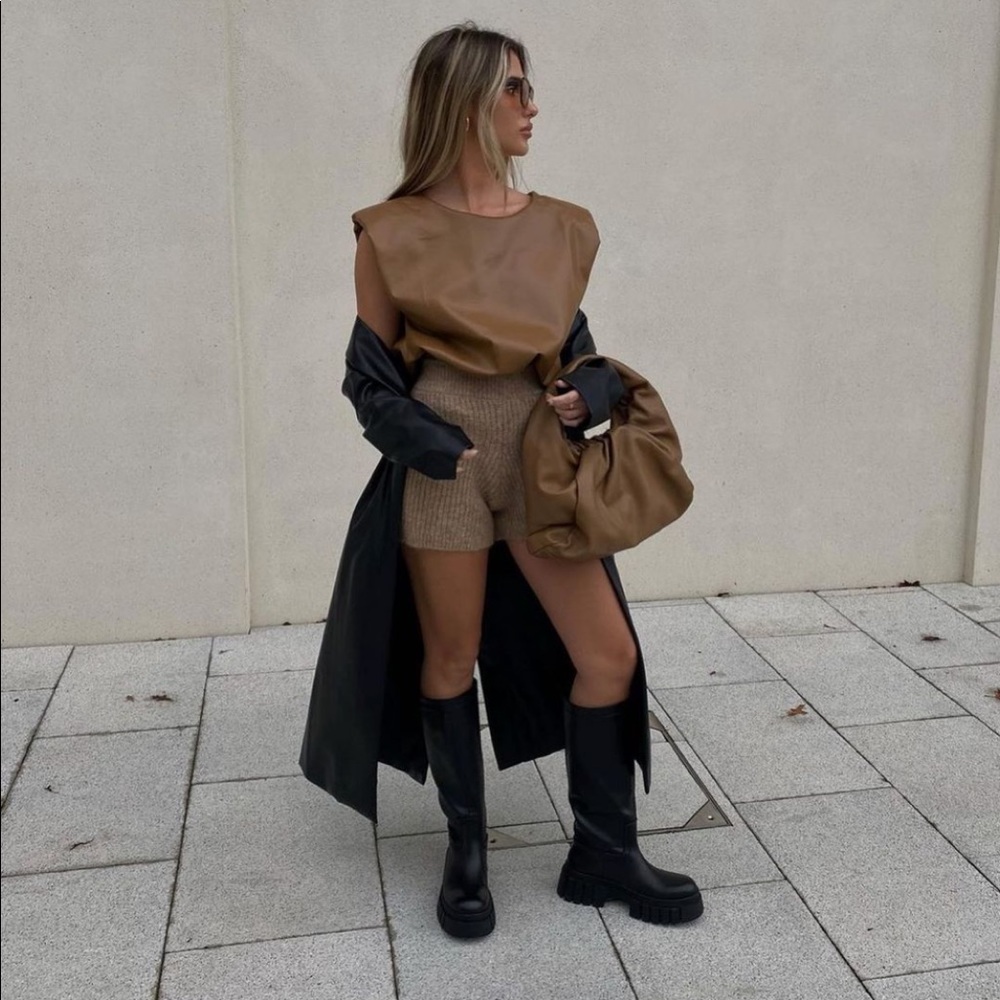 🌺☀️HP☀️🌺 𝐋𝐀𝐒𝐓 𝗡𝗪𝗧 𝗭𝗮𝗿𝗮 • High Shaft Treaded Sole Boots - Picture 11 of 17